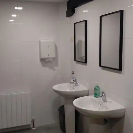 بيت شباب Mandoia Aterpetxea *